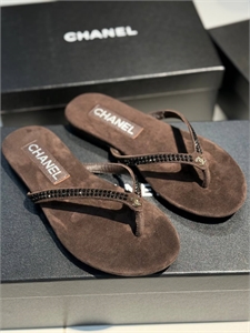 {{productViewItem.photos[photoViewList.activeNavIndex].Alt || productViewItem.photos[photoViewList.activeNavIndex].Description || 'Тапочки CHANEL'}}