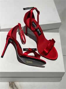 {{productViewItem.photos[photoViewList.activeNavIndex].Alt || productViewItem.photos[photoViewList.activeNavIndex].Description || 'Босоножки DOLCE &amp; GABBANA'}}