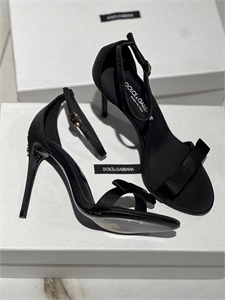 {{productViewItem.photos[photoViewList.activeNavIndex].Alt || productViewItem.photos[photoViewList.activeNavIndex].Description || 'Босоножки DOLCE &amp; GABBANA'}}