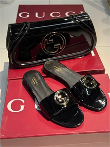 {{productViewItem.photos[photoViewList.activeNavIndex].Alt || productViewItem.photos[photoViewList.activeNavIndex].Description || 'Тапочки GUCCI'}}