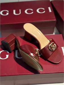 {{productViewItem.photos[photoViewList.activeNavIndex].Alt || productViewItem.photos[photoViewList.activeNavIndex].Description || 'Туфли GUCCI'}}