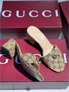 {{productViewItem.photos[photoViewList.activeNavIndex].Alt || productViewItem.photos[photoViewList.activeNavIndex].Description || 'Туфли GUCCI'}}