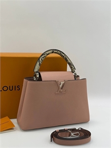 {{productViewItem.photos[photoViewList.activeNavIndex].Alt || productViewItem.photos[photoViewList.activeNavIndex].Description || 'Сумка LOUIS VUITTON'}}