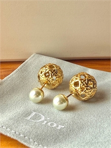 {{productViewItem.photos[photoViewList.activeNavIndex].Alt || productViewItem.photos[photoViewList.activeNavIndex].Description || 'Серьги DIOR'}}