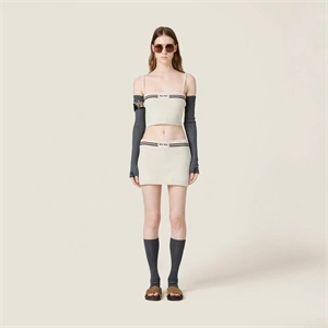 {{productViewItem.photos[photoViewList.activeNavIndex].Alt || productViewItem.photos[photoViewList.activeNavIndex].Description || 'Костюм MIU MIU'}}