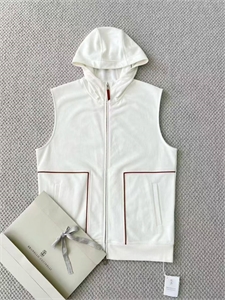 {{productViewItem.photos[photoViewList.activeNavIndex].Alt || productViewItem.photos[photoViewList.activeNavIndex].Description || 'Костюм BC с шортами'}}