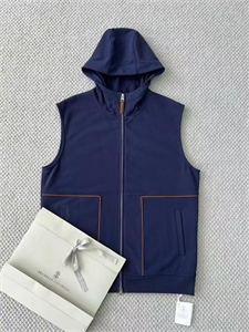 {{productViewItem.photos[photoViewList.activeNavIndex].Alt || productViewItem.photos[photoViewList.activeNavIndex].Description || 'Костюм BC с шортами'}}