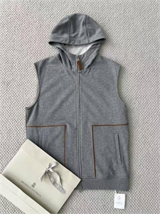 {{productViewItem.photos[photoViewList.activeNavIndex].Alt || productViewItem.photos[photoViewList.activeNavIndex].Description || 'Костюм BC с шортами'}}