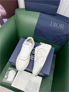 {{productViewItem.photos[photoViewList.activeNavIndex].Alt || productViewItem.photos[photoViewList.activeNavIndex].Description || 'Кеды DIOR'}}