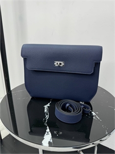 {{productViewItem.photos[photoViewList.activeNavIndex].Alt || productViewItem.photos[photoViewList.activeNavIndex].Description || 'Клатч барсетка HERMES'}}