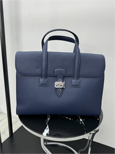 {{productViewItem.photos[photoViewList.activeNavIndex].Alt || productViewItem.photos[photoViewList.activeNavIndex].Description || 'Портфель LP'}}