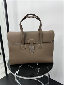 {{productViewItem.photos[photoViewList.activeNavIndex].Alt || productViewItem.photos[photoViewList.activeNavIndex].Description || 'Портфель LP'}}