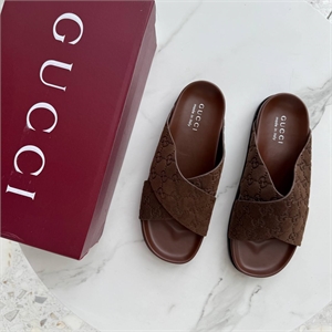 {{productViewItem.photos[photoViewList.activeNavIndex].Alt || productViewItem.photos[photoViewList.activeNavIndex].Description || 'Тапочки GUCCI'}}