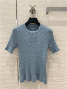 {{productViewItem.photos[photoViewList.activeNavIndex].Alt || productViewItem.photos[photoViewList.activeNavIndex].Description || 'Кофта CHANEL'}}