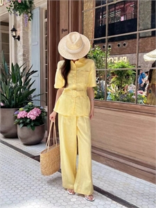 {{productViewItem.photos[photoViewList.activeNavIndex].Alt || productViewItem.photos[photoViewList.activeNavIndex].Description || 'Костюм LOEWE'}}