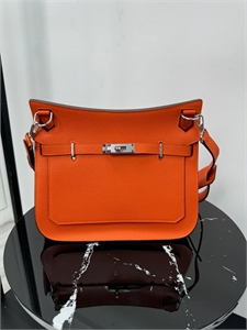 {{productViewItem.photos[photoViewList.activeNavIndex].Alt || productViewItem.photos[photoViewList.activeNavIndex].Description || 'Сумка HERMES'}}