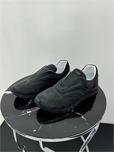{{productViewItem.photos[photoViewList.activeNavIndex].Alt || productViewItem.photos[photoViewList.activeNavIndex].Description || 'Кроссовки KITON из натуральной замши'}}