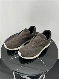 {{productViewItem.photos[photoViewList.activeNavIndex].Alt || productViewItem.photos[photoViewList.activeNavIndex].Description || 'Кроссовки KITON из натуральной замши'}}