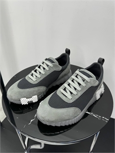 {{productViewItem.photos[photoViewList.activeNavIndex].Alt || productViewItem.photos[photoViewList.activeNavIndex].Description || 'Кроссовки HERMES'}}