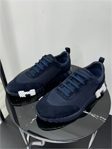 {{productViewItem.photos[photoViewList.activeNavIndex].Alt || productViewItem.photos[photoViewList.activeNavIndex].Description || 'Кроссовки HERMES'}}
