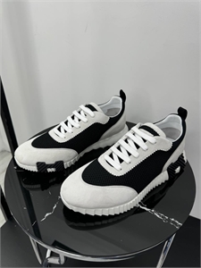 {{productViewItem.photos[photoViewList.activeNavIndex].Alt || productViewItem.photos[photoViewList.activeNavIndex].Description || 'Кроссовки HERMES'}}