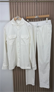 {{productViewItem.photos[photoViewList.activeNavIndex].Alt || productViewItem.photos[photoViewList.activeNavIndex].Description || 'Льняной костюм KITON'}}