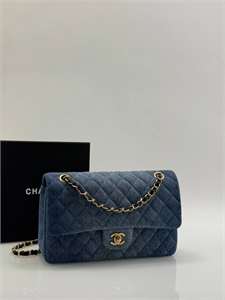 {{productViewItem.photos[photoViewList.activeNavIndex].Alt || productViewItem.photos[photoViewList.activeNavIndex].Description || 'Сумка CHANEL'}}