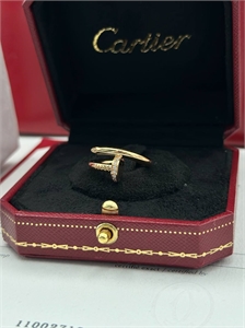 {{productViewItem.photos[photoViewList.activeNavIndex].Alt || productViewItem.photos[photoViewList.activeNavIndex].Description || 'Кольцо CARTIER'}}