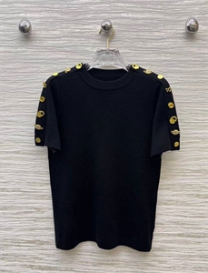 {{productViewItem.photos[photoViewList.activeNavIndex].Alt || productViewItem.photos[photoViewList.activeNavIndex].Description || 'Кофта Schiaparelli'}}