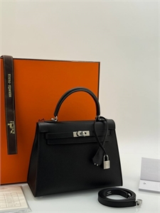 {{productViewItem.photos[photoViewList.activeNavIndex].Alt || productViewItem.photos[photoViewList.activeNavIndex].Description || 'Сумка HERMES'}}