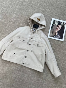 {{productViewItem.photos[photoViewList.activeNavIndex].Alt || productViewItem.photos[photoViewList.activeNavIndex].Description || 'Джинсовая куртка DIOR'}}