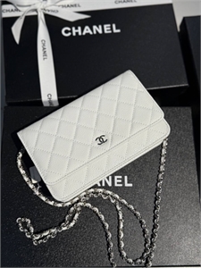 {{productViewItem.photos[photoViewList.activeNavIndex].Alt || productViewItem.photos[photoViewList.activeNavIndex].Description || 'Сумка CHANEL'}}