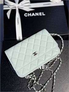 {{productViewItem.photos[photoViewList.activeNavIndex].Alt || productViewItem.photos[photoViewList.activeNavIndex].Description || 'Сумка CHANEL'}}