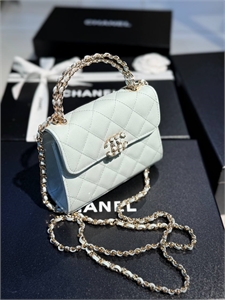{{productViewItem.photos[photoViewList.activeNavIndex].Alt || productViewItem.photos[photoViewList.activeNavIndex].Description || 'Сумка CHANEL'}}