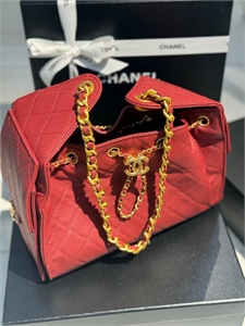 {{productViewItem.photos[photoViewList.activeNavIndex].Alt || productViewItem.photos[photoViewList.activeNavIndex].Description || 'Сумка CHANEL'}}