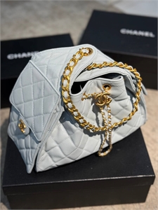 {{productViewItem.photos[photoViewList.activeNavIndex].Alt || productViewItem.photos[photoViewList.activeNavIndex].Description || 'Сумка CHANEL'}}