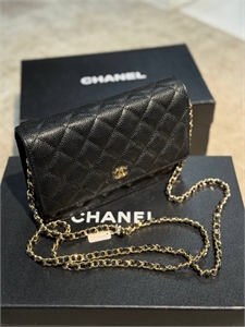 {{productViewItem.photos[photoViewList.activeNavIndex].Alt || productViewItem.photos[photoViewList.activeNavIndex].Description || 'Сумка CHANEL'}}
