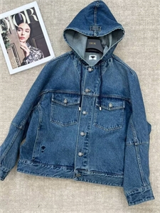 {{productViewItem.photos[photoViewList.activeNavIndex].Alt || productViewItem.photos[photoViewList.activeNavIndex].Description || 'Джинсовая куртка DIOR'}}