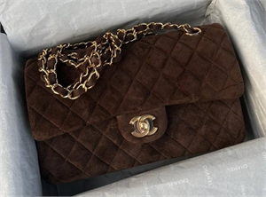 {{productViewItem.photos[photoViewList.activeNavIndex].Alt || productViewItem.photos[photoViewList.activeNavIndex].Description || 'Сумка CHANEL'}}