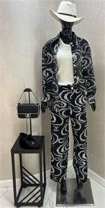 {{productViewItem.photos[photoViewList.activeNavIndex].Alt || productViewItem.photos[photoViewList.activeNavIndex].Description || 'Костюм CHANEL'}}