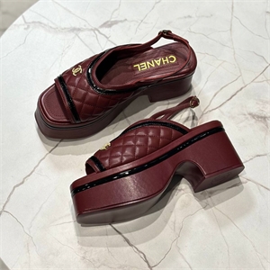 {{productViewItem.photos[photoViewList.activeNavIndex].Alt || productViewItem.photos[photoViewList.activeNavIndex].Description || 'Босоножки CHANEL'}}