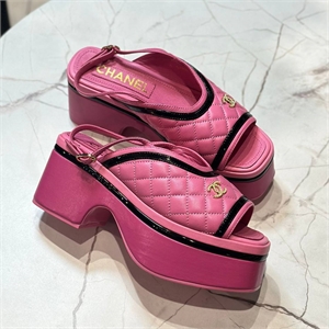 {{productViewItem.photos[photoViewList.activeNavIndex].Alt || productViewItem.photos[photoViewList.activeNavIndex].Description || 'Босоножки CHANEL'}}