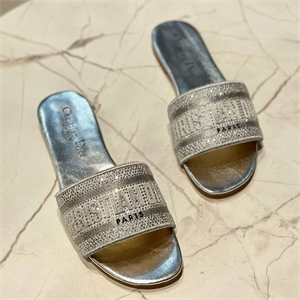 {{productViewItem.photos[photoViewList.activeNavIndex].Alt || productViewItem.photos[photoViewList.activeNavIndex].Description || 'Тапочки DIOR'}}