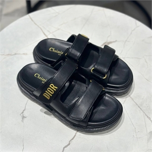 {{productViewItem.photos[photoViewList.activeNavIndex].Alt || productViewItem.photos[photoViewList.activeNavIndex].Description || 'Тапочки DIOR'}}
