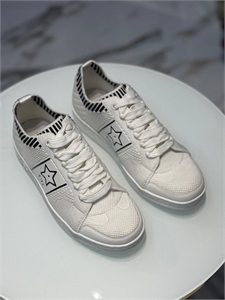 {{productViewItem.photos[photoViewList.activeNavIndex].Alt || productViewItem.photos[photoViewList.activeNavIndex].Description || 'Кеды DIOR'}}