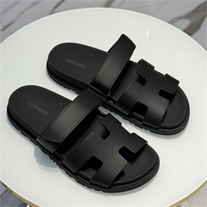 {{productViewItem.photos[photoViewList.activeNavIndex].Alt || productViewItem.photos[photoViewList.activeNavIndex].Description || 'Тапочки HERMES'}}
