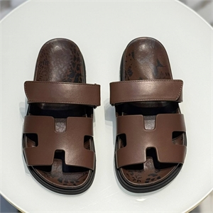 {{productViewItem.photos[photoViewList.activeNavIndex].Alt || productViewItem.photos[photoViewList.activeNavIndex].Description || 'Тапочки HERMES'}}