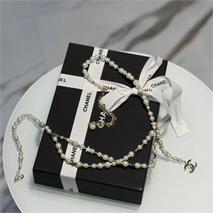 {{productViewItem.photos[photoViewList.activeNavIndex].Alt || productViewItem.photos[photoViewList.activeNavIndex].Description || 'Пояс CHANEL'}}