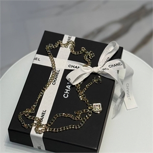 {{productViewItem.photos[photoViewList.activeNavIndex].Alt || productViewItem.photos[photoViewList.activeNavIndex].Description || 'Пояс CHANEL'}}