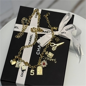 {{productViewItem.photos[photoViewList.activeNavIndex].Alt || productViewItem.photos[photoViewList.activeNavIndex].Description || 'Пояс CHANEL'}}